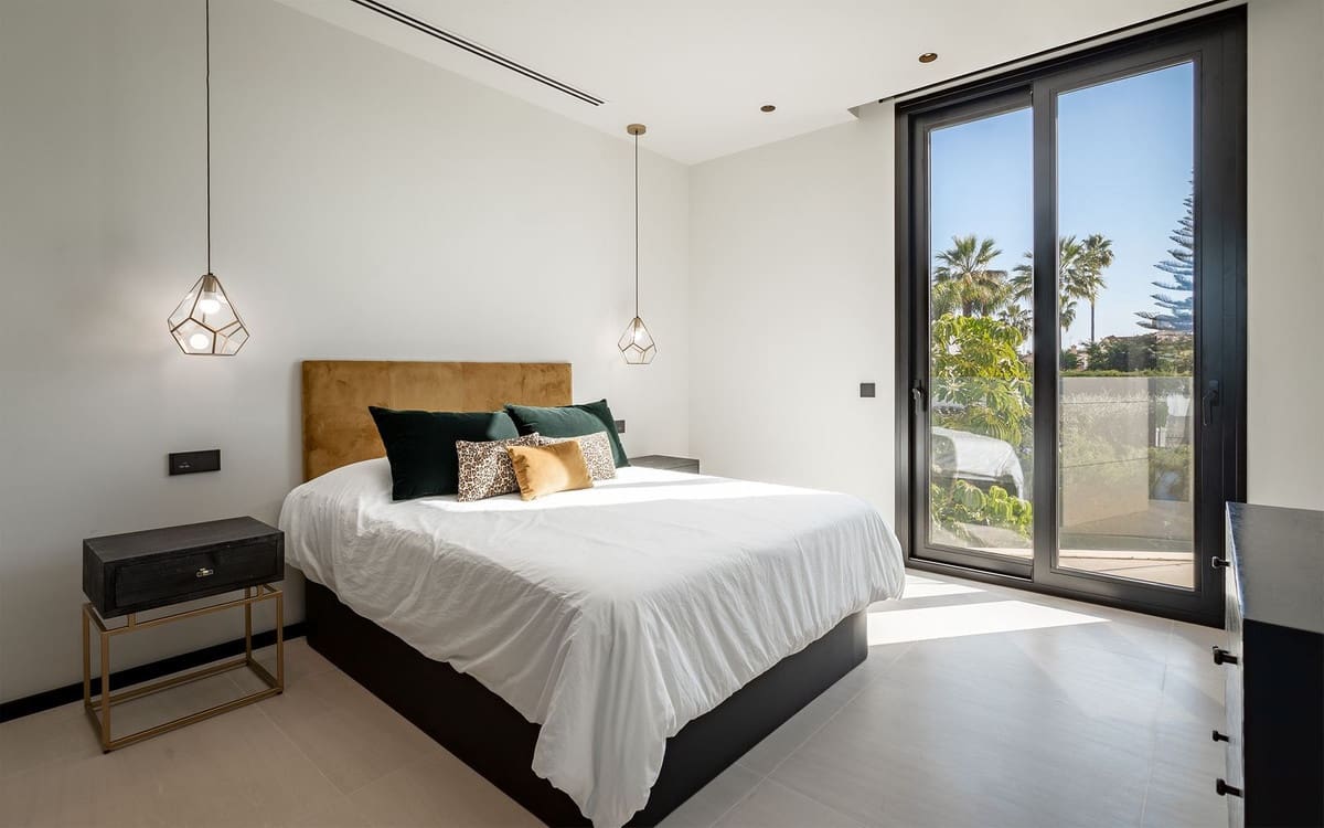 7 soverom Villa til salgs i Nueva Andalucia med svømmebasseng garasje - € 4 995 000 (Ref: 7546144)