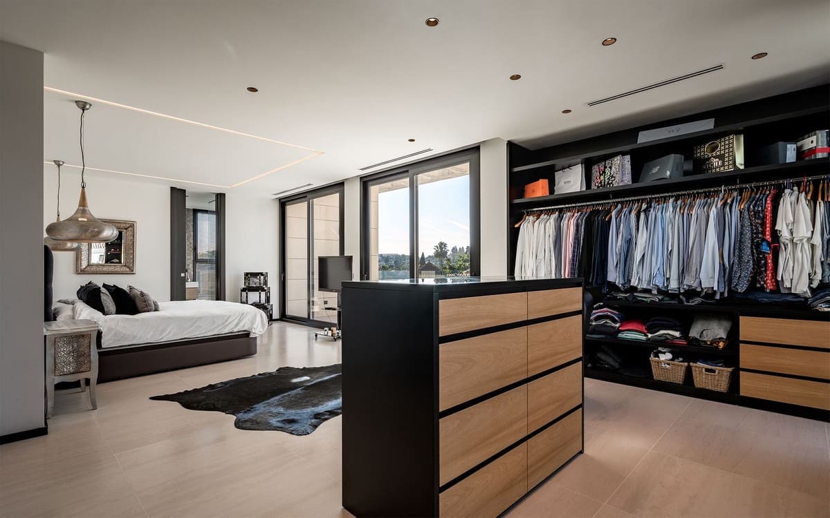 7 soverom Villa til salgs i Nueva Andalucia med svømmebasseng garasje - € 4 995 000 (Ref: 7546144)