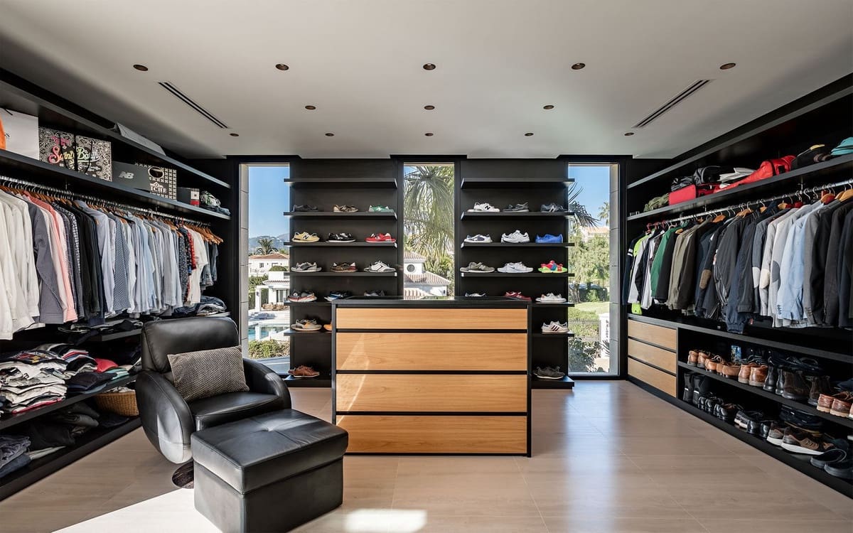 7 soverom Villa til salgs i Nueva Andalucia med svømmebasseng garasje - € 4 995 000 (Ref: 7546144)