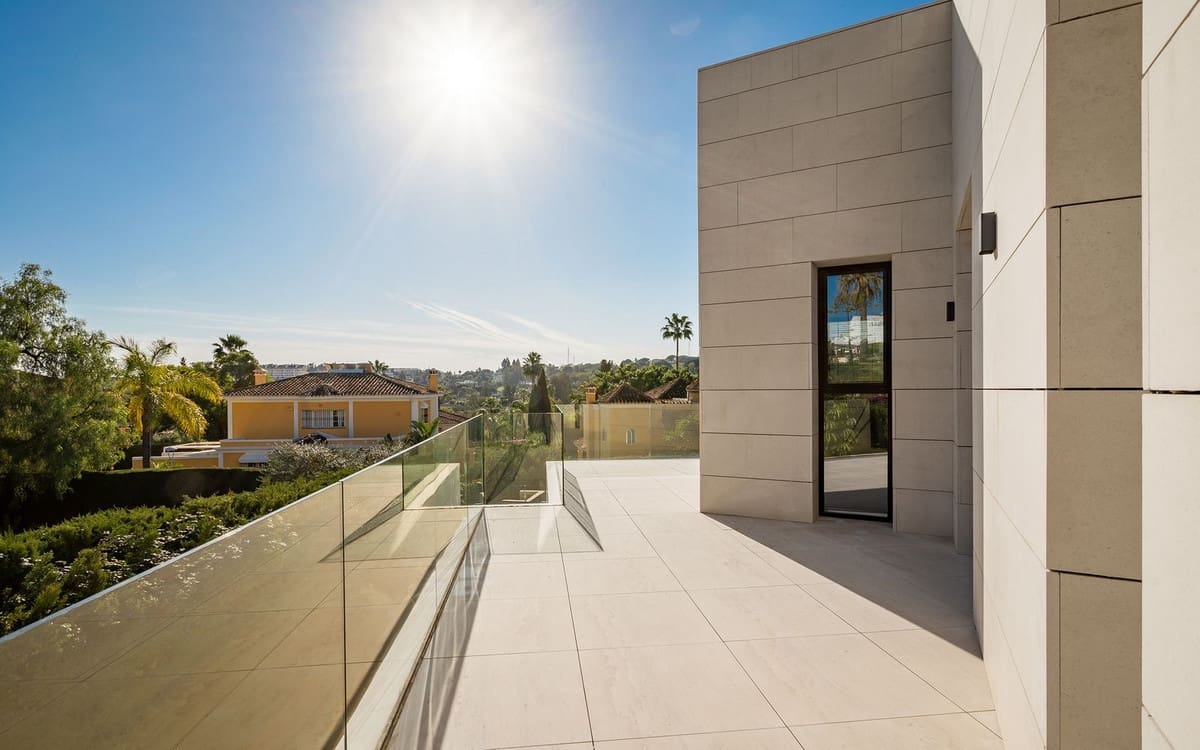 7 soverom Villa til salgs i Nueva Andalucia med svømmebasseng garasje - € 4 995 000 (Ref: 7546144)