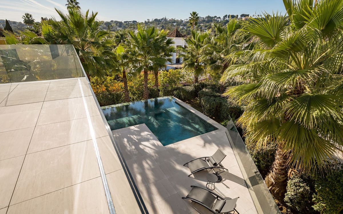 7 soverom Villa til salgs i Nueva Andalucia med svømmebasseng garasje - € 4 995 000 (Ref: 7546144)