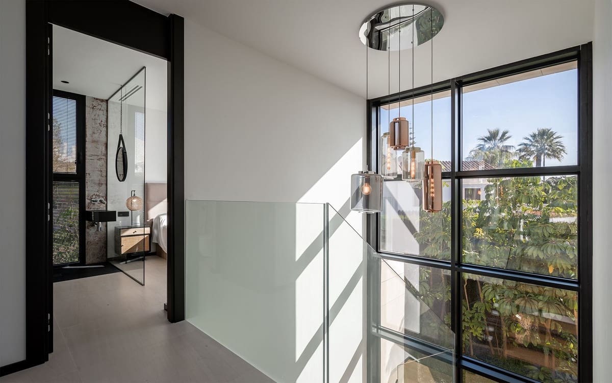 7 soverom Villa til salgs i Nueva Andalucia med svømmebasseng garasje - € 4 995 000 (Ref: 7546144)