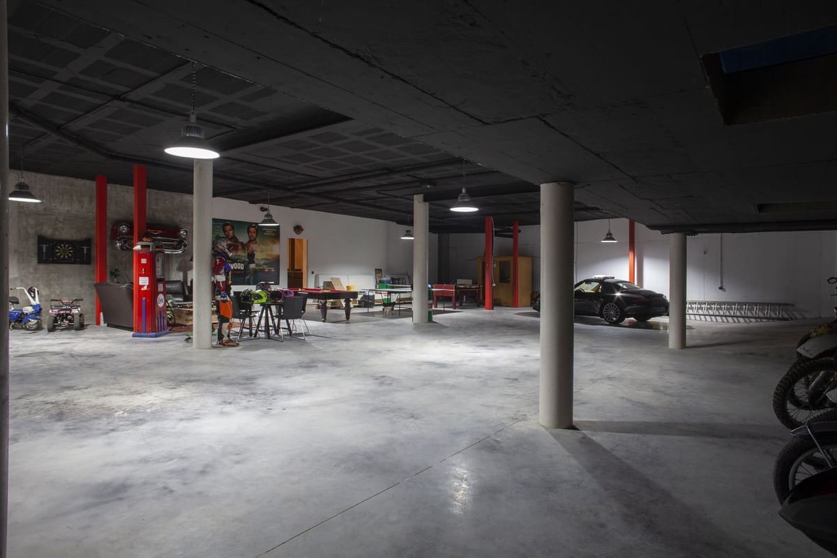 7 soverom Villa til salgs i Nueva Andalucia med svømmebasseng garasje - € 4 995 000 (Ref: 7546144)