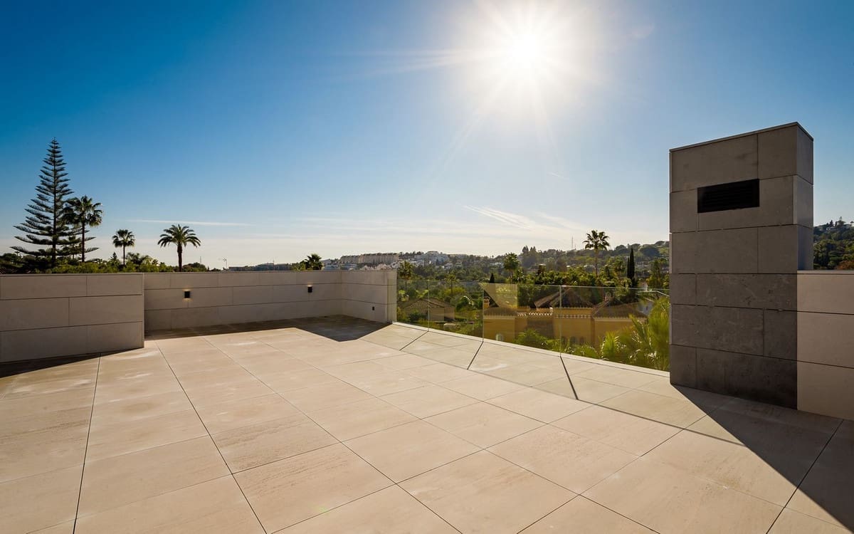 7 soverom Villa til salgs i Nueva Andalucia med svømmebasseng garasje - € 4 995 000 (Ref: 7546144)