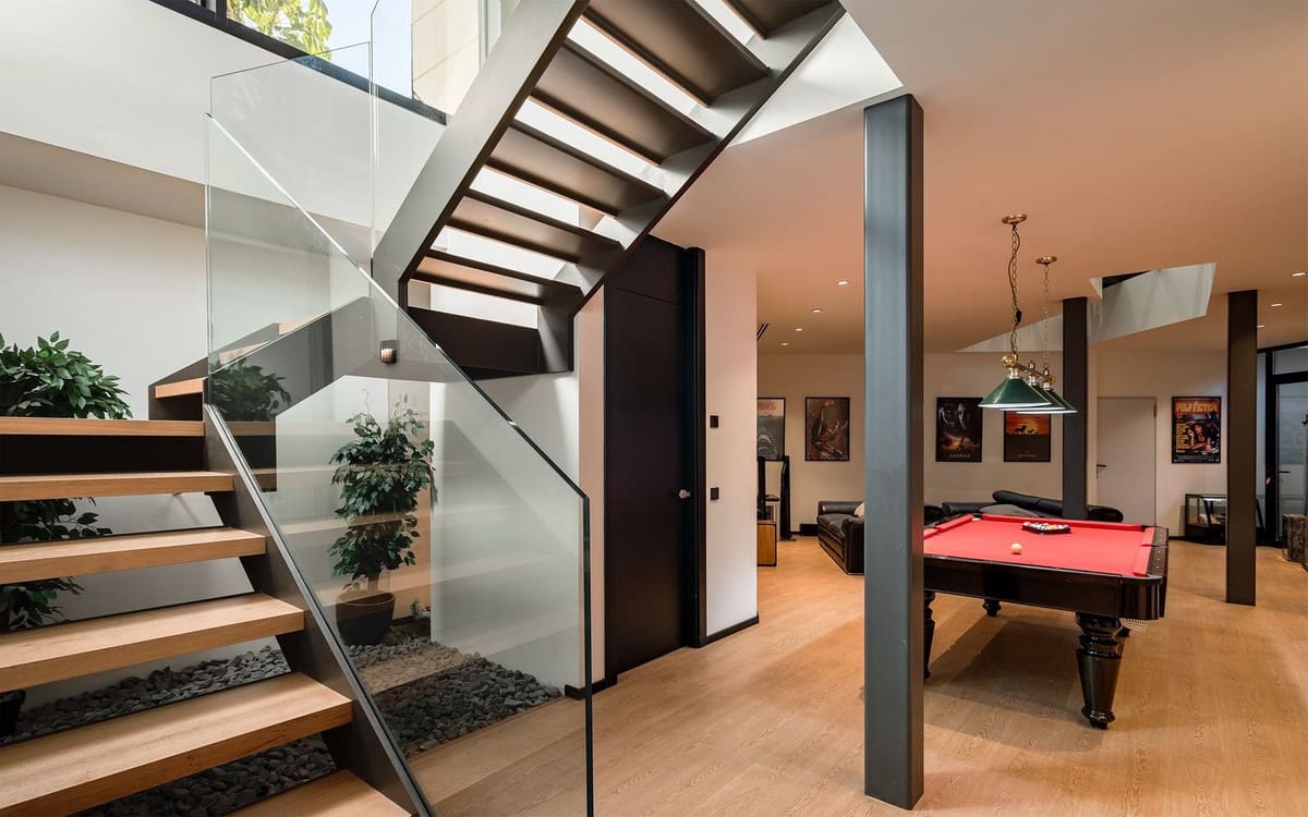 7 soverom Villa til salgs i Nueva Andalucia med svømmebasseng garasje - € 4 995 000 (Ref: 7546144)