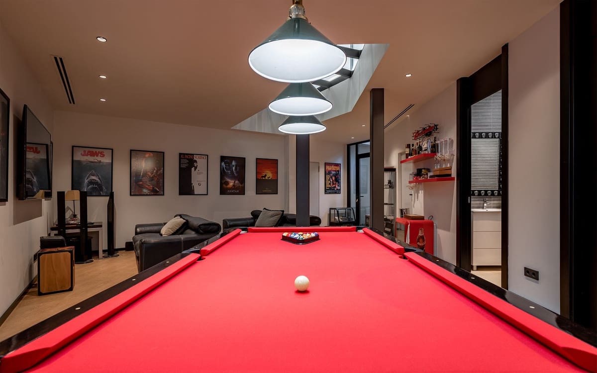 7 soverom Villa til salgs i Nueva Andalucia med svømmebasseng garasje - € 4 995 000 (Ref: 7546144)