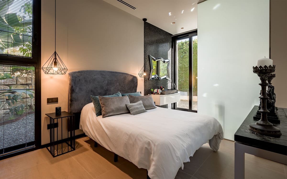 7 soverom Villa til salgs i Nueva Andalucia med svømmebasseng garasje - € 4 995 000 (Ref: 7546144)