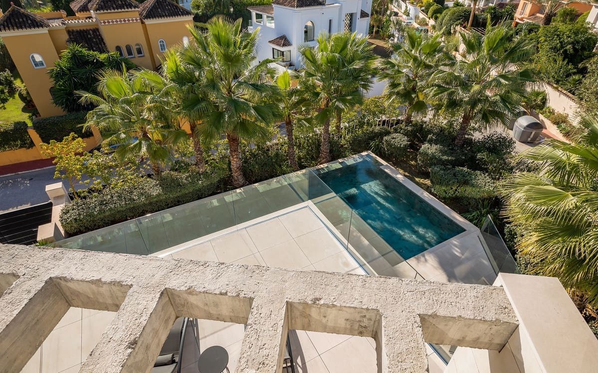 7 soverom Villa til salgs i Nueva Andalucia med svømmebasseng garasje - € 4 995 000 (Ref: 7546144)