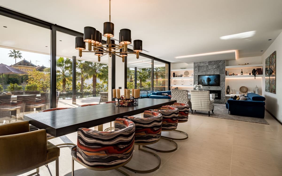 7 soverom Villa til salgs i Nueva Andalucia med svømmebasseng garasje - € 4 995 000 (Ref: 7546144)