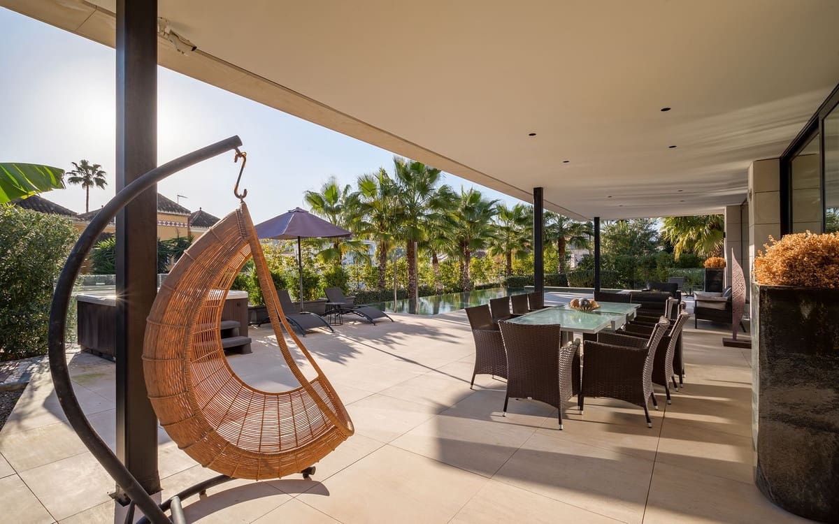 7 soverom Villa til salgs i Nueva Andalucia med svømmebasseng garasje - € 4 995 000 (Ref: 7546144)