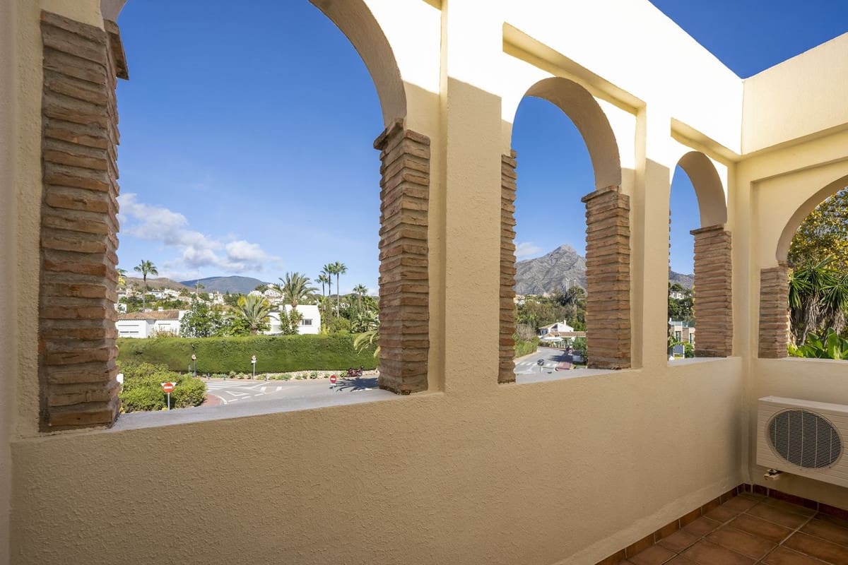 5 bedroom Villa for sale in Nueva Andalucia with pool garage - € 2,300,000 (Ref: 7546150)