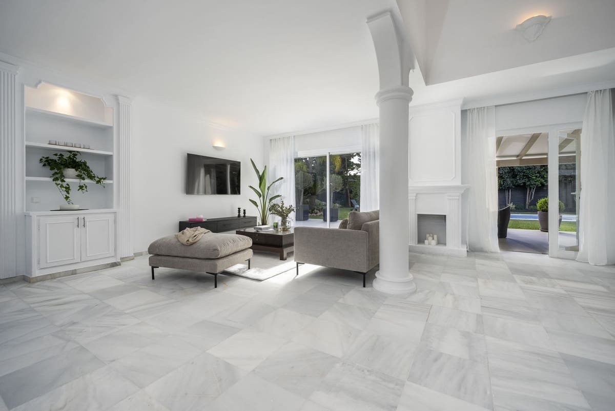 5 bedroom Villa for sale in Nueva Andalucia with pool garage - € 2,300,000 (Ref: 7546150)