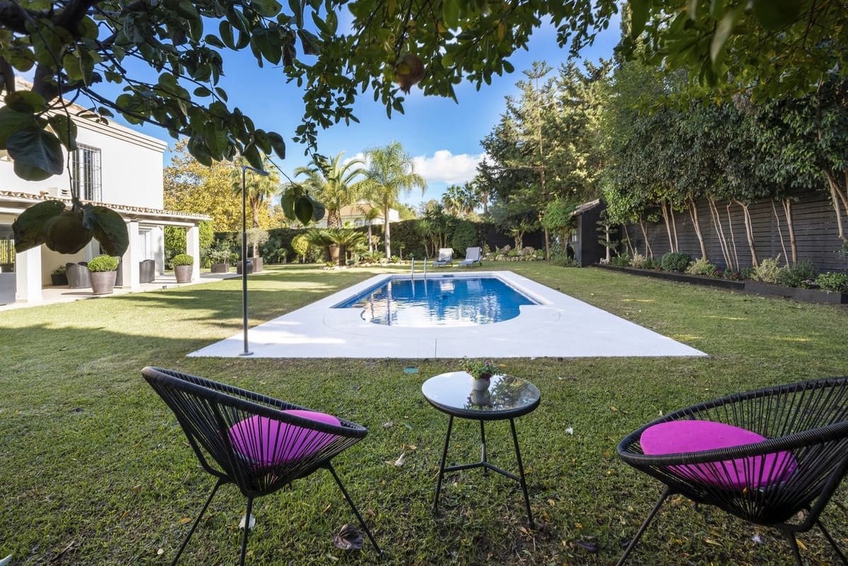 5 bedroom Villa for sale in Nueva Andalucia with pool garage - € 2,300,000 (Ref: 7546150)