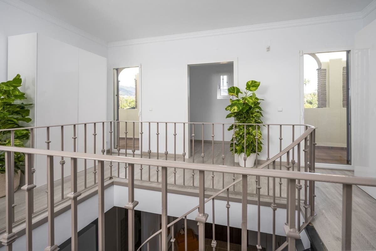 5 bedroom Villa for sale in Nueva Andalucia with pool garage - € 2,300,000 (Ref: 7546150)