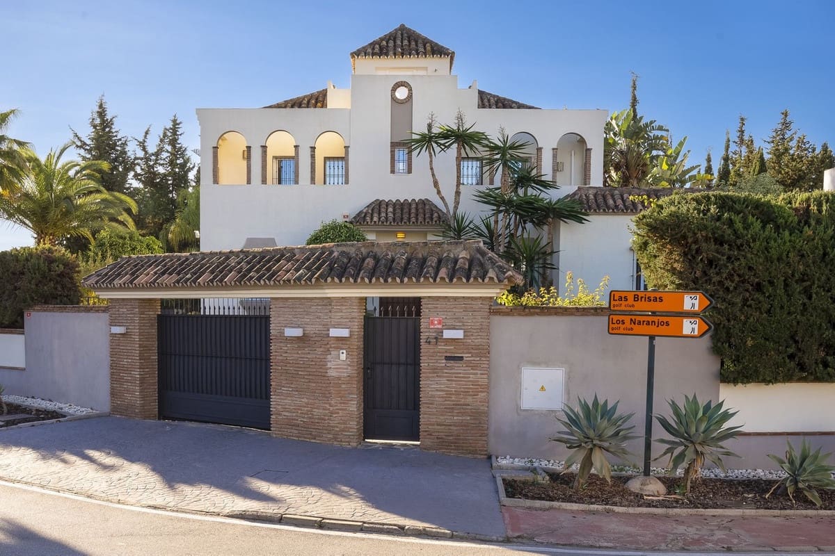 5 bedroom Villa for sale in Nueva Andalucia with pool garage - € 2,300,000 (Ref: 7546150)