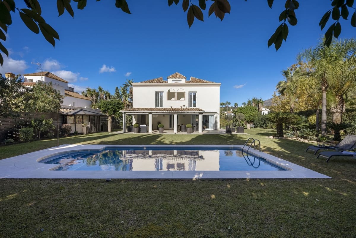 5 bedroom Villa for sale in Nueva Andalucia with pool garage - € 2,300,000 (Ref: 7546150)