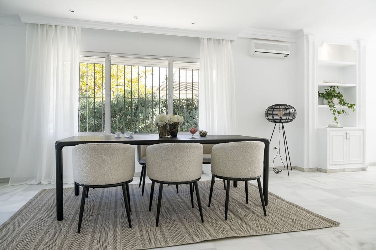 5 bedroom Villa for sale in Nueva Andalucia with pool garage - € 2,300,000 (Ref: 7546150)