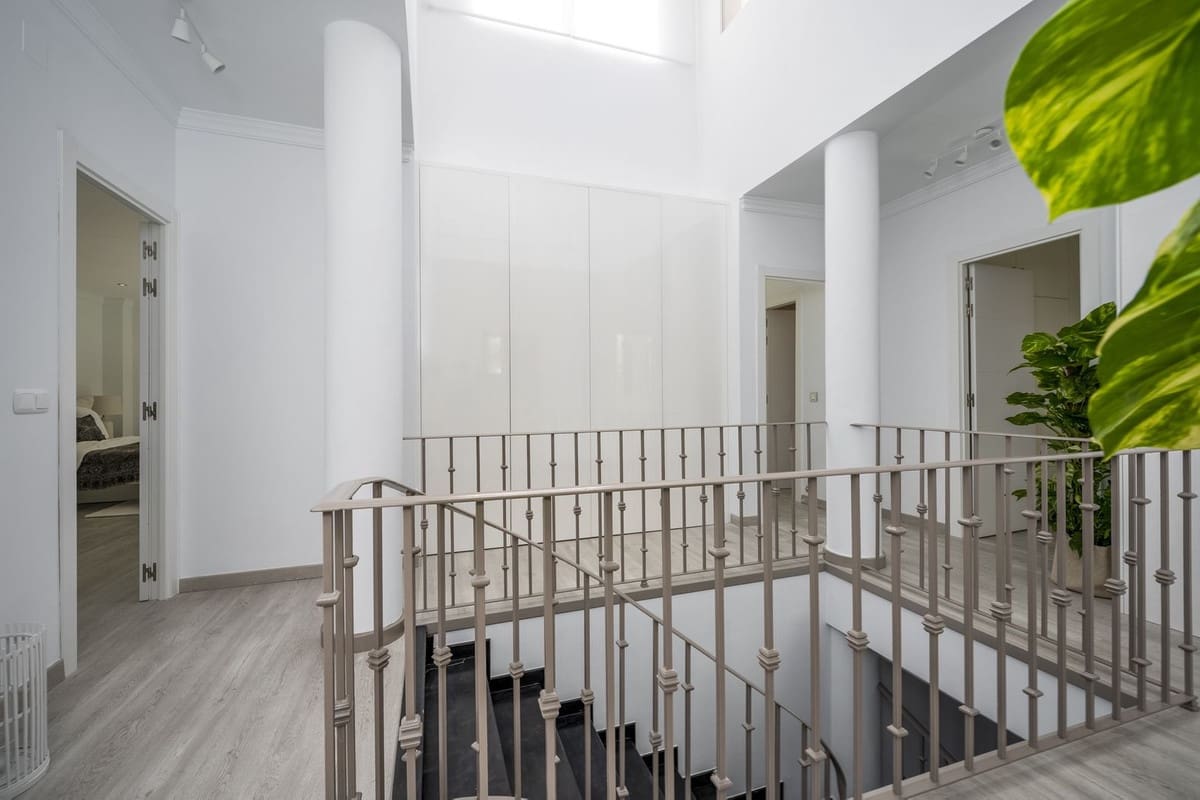 5 bedroom Villa for sale in Nueva Andalucia with pool garage - € 2,300,000 (Ref: 7546150)