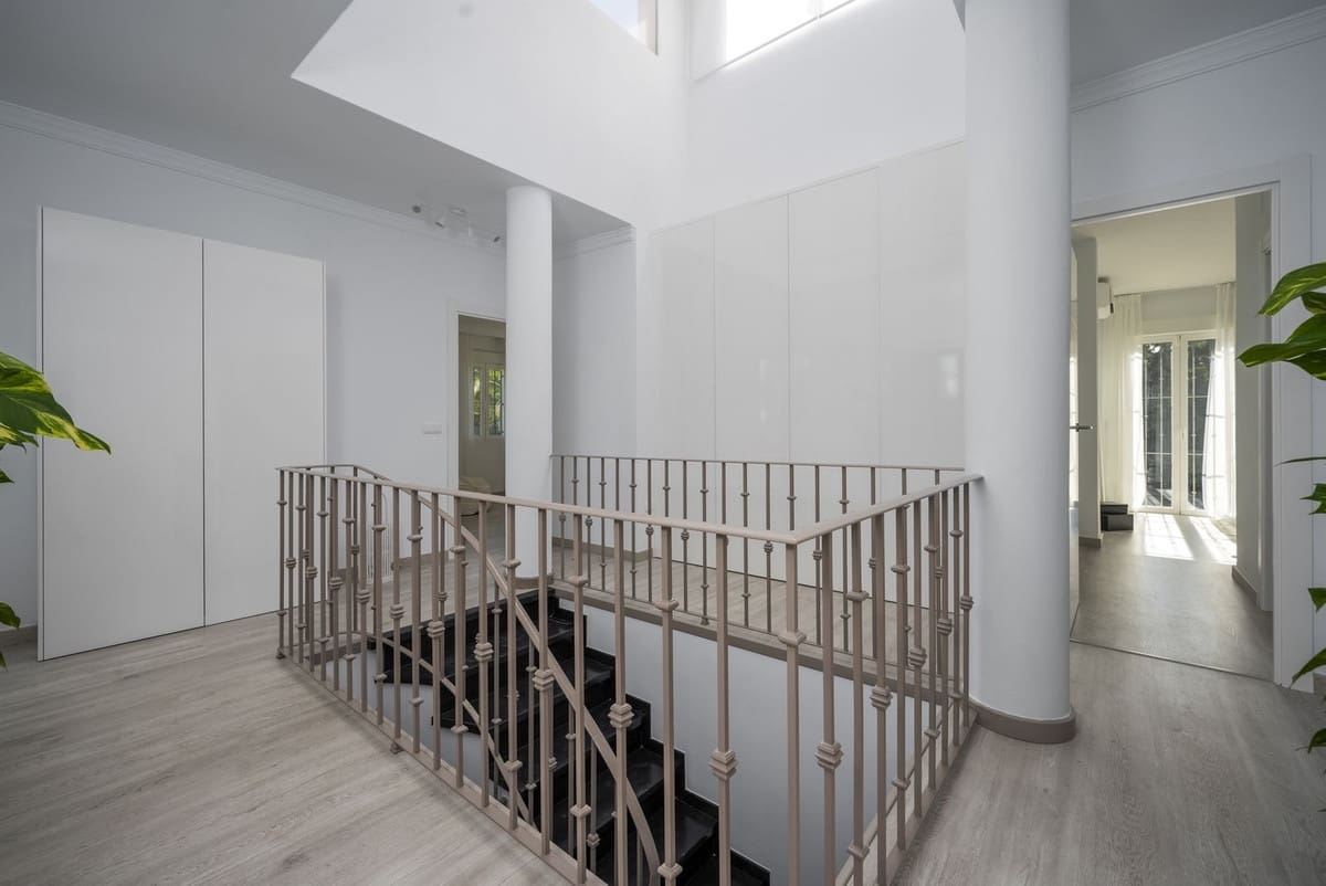 5 bedroom Villa for sale in Nueva Andalucia with pool garage - € 2,300,000 (Ref: 7546150)