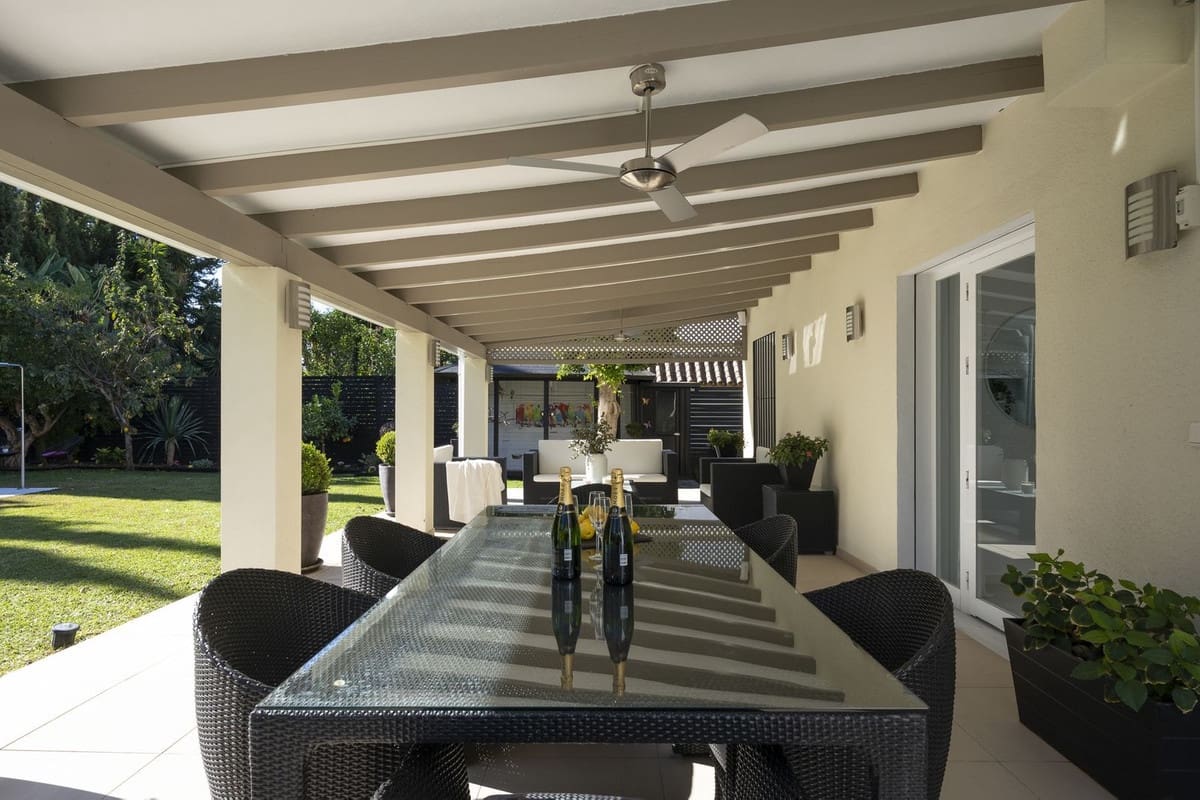 5 bedroom Villa for sale in Nueva Andalucia with pool garage - € 2,300,000 (Ref: 7546150)