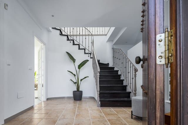 5 soveværelse Villa til salg i Nueva Andalucia, Marbella med swimmingpool garage - € 2.300.000 (Ref: 7546150)
