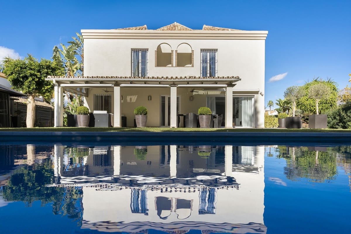 5 soveværelse Villa til salg i Nueva Andalucia med swimmingpool garage - € 2.300.000 (Ref: 7546150)