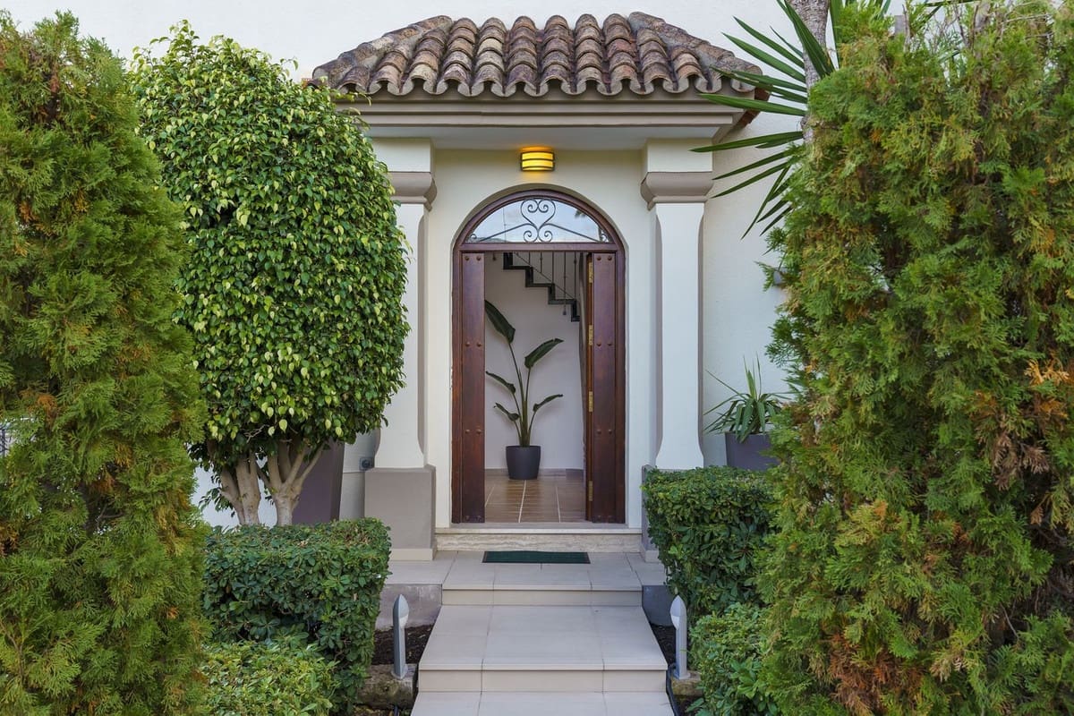 5 soveværelse Villa til salg i Nueva Andalucia med swimmingpool garage - € 2.300.000 (Ref: 7546150)