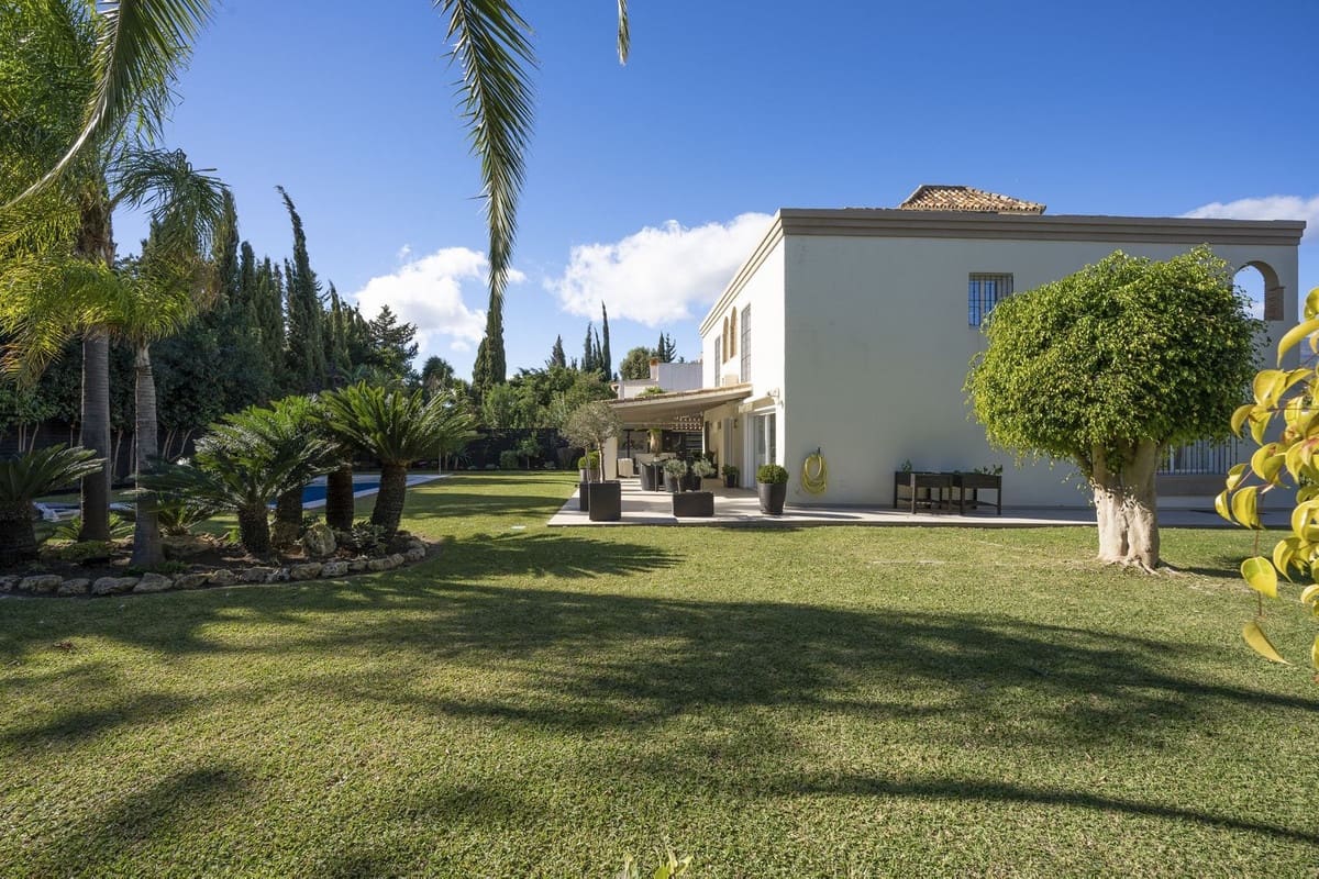 5 soveværelse Villa til salg i Nueva Andalucia med swimmingpool garage - € 2.300.000 (Ref: 7546150)