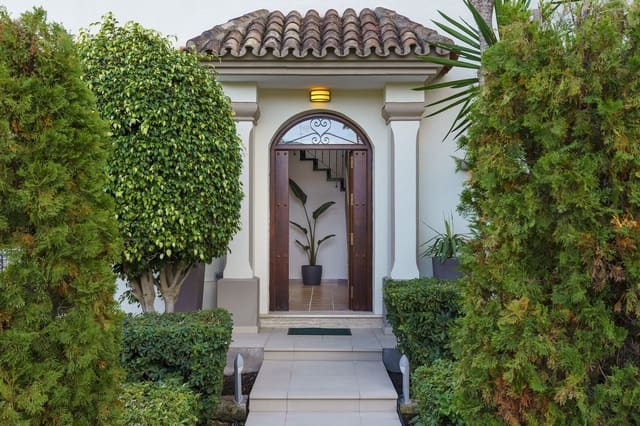 5 soveværelse Villa til salg i Nueva Andalucia, Marbella med swimmingpool garage - € 2.300.000 (Ref: 7546150)