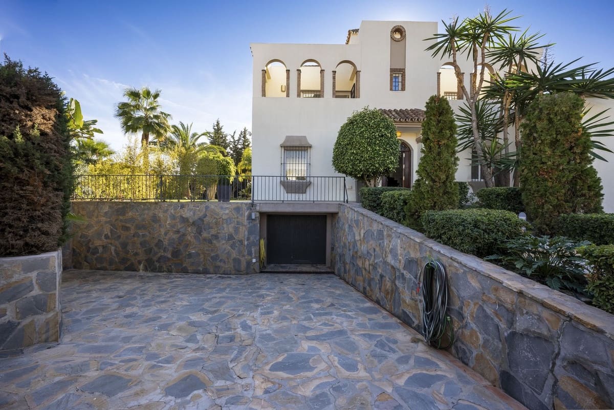 5 soveværelse Villa til salg i Nueva Andalucia med swimmingpool garage - € 2.300.000 (Ref: 7546150)