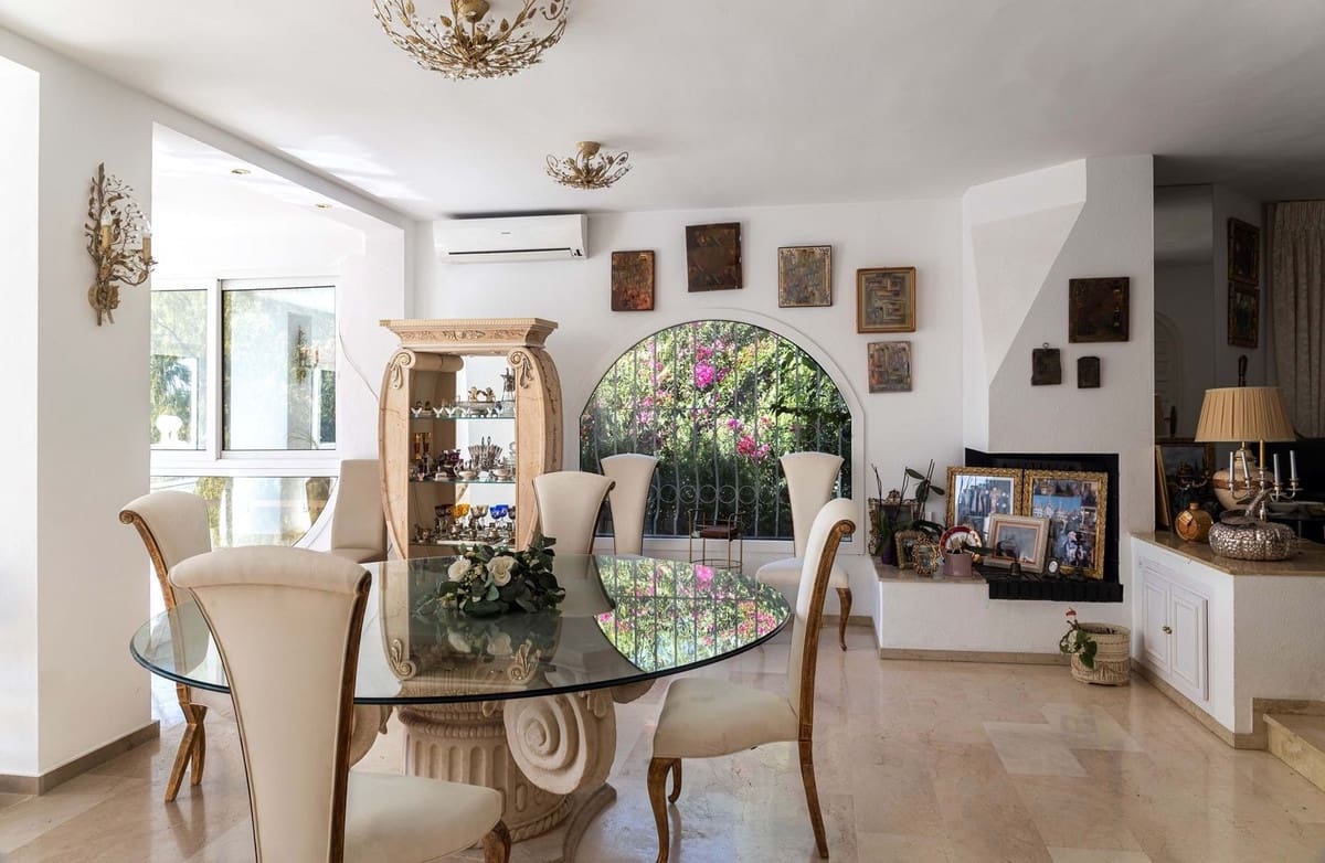 9 soverom Villa til salgs i La Cala de Mijas med svømmebasseng garasje - € 2 249 000 (Ref: 7546162)