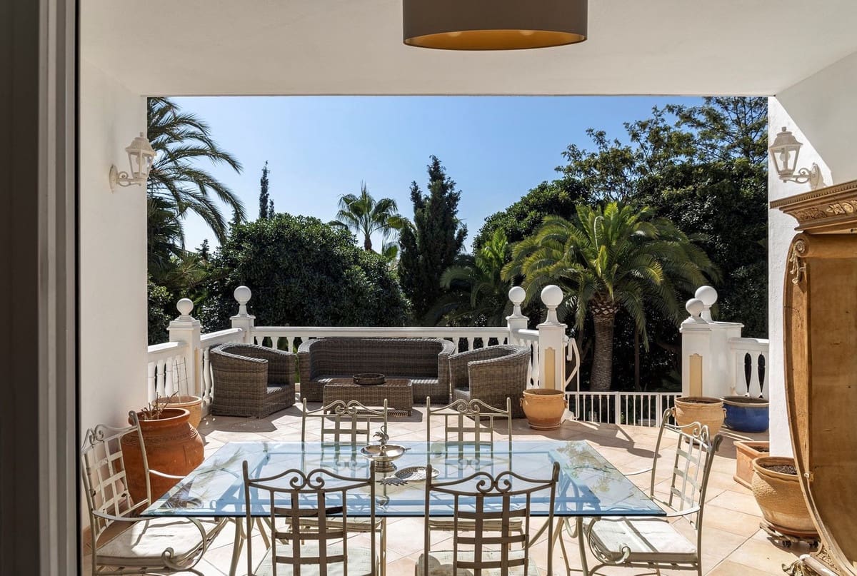 9 soverom Villa til salgs i La Cala de Mijas med svømmebasseng garasje - € 2 249 000 (Ref: 7546162)