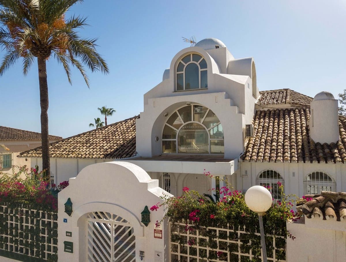 9 soverom Villa til salgs i La Cala de Mijas med svømmebasseng garasje - € 2 249 000 (Ref: 7546162)