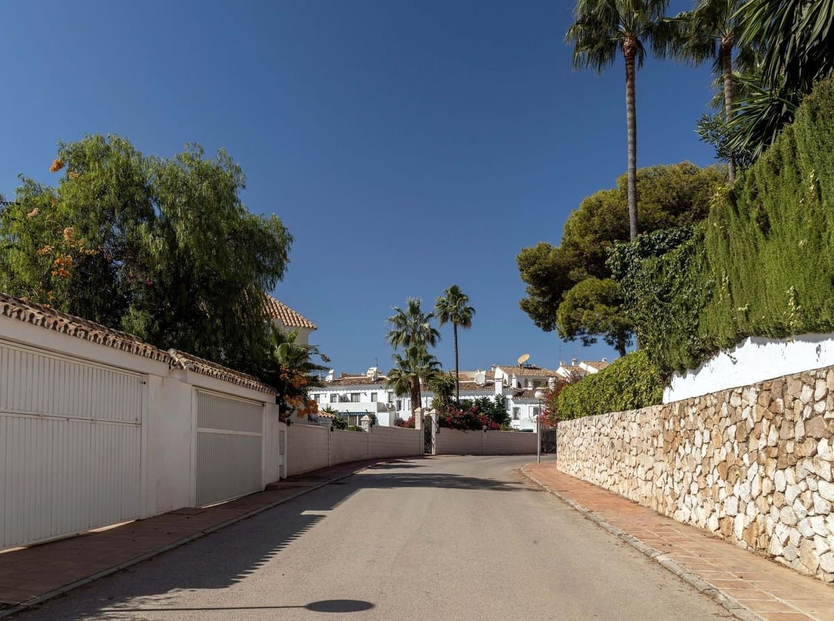 9 bedroom Villa for sale in La Cala de Mijas with pool garage - € 2,249,000 (Ref: 7546162)