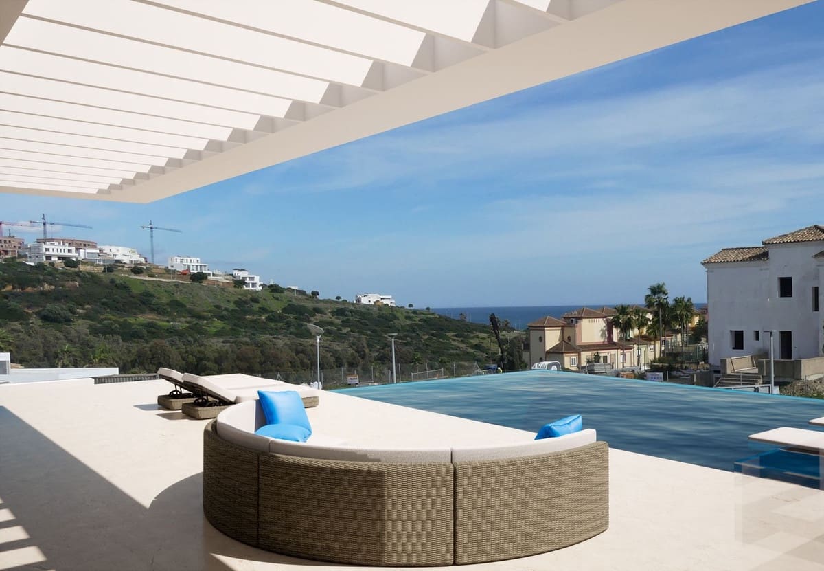 3 bedroom Villa for sale in Casares with pool garage - € 849,000 (Ref: 7546168)