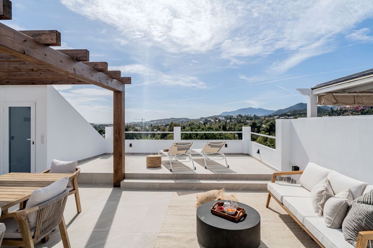 2 soveværelse Penthouse til salg i La Quinta med swimmingpool garage - € 640.000 (Ref: 7546174)