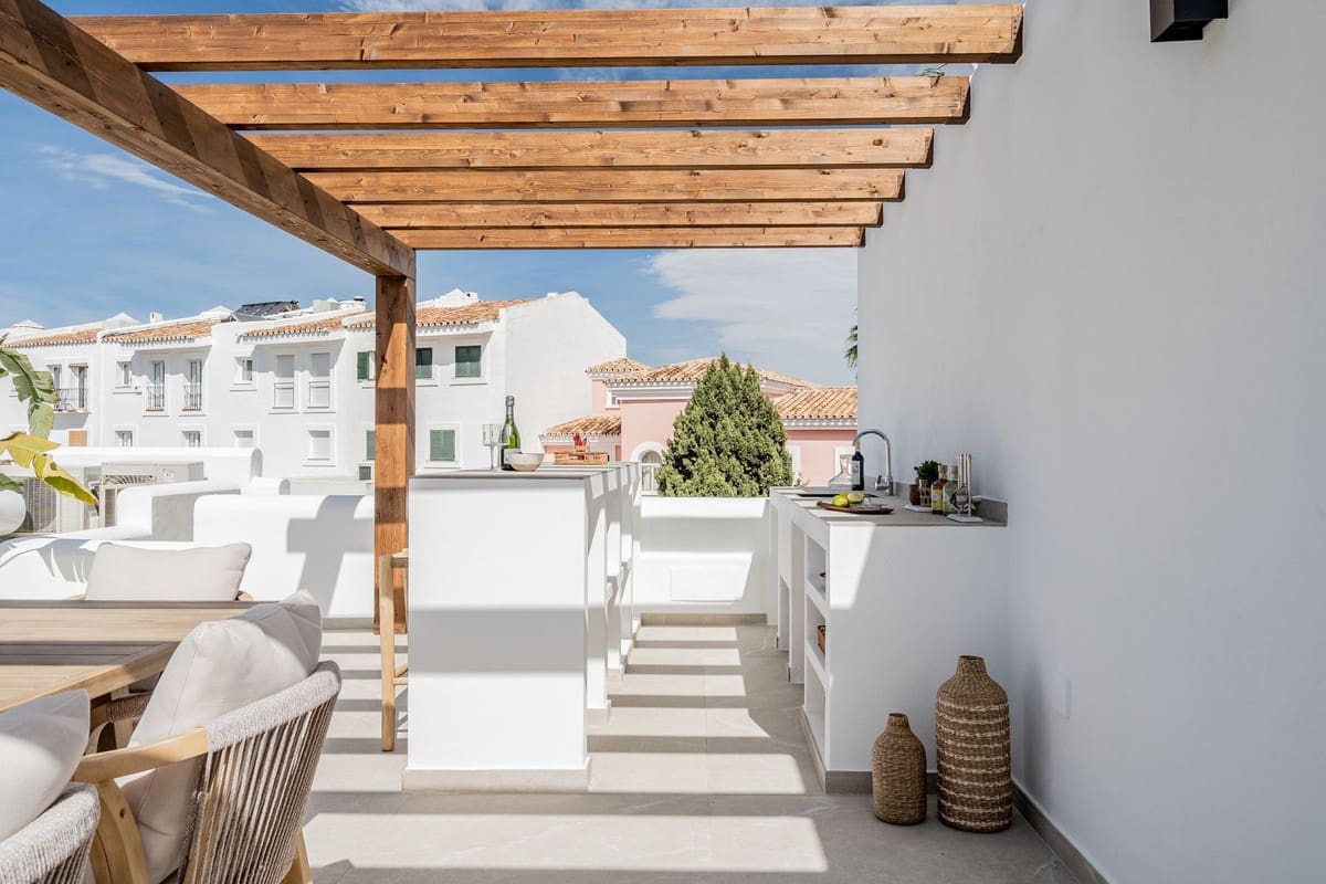 2 soveværelse Penthouse til salg i La Quinta med swimmingpool garage - € 640.000 (Ref: 7546174)