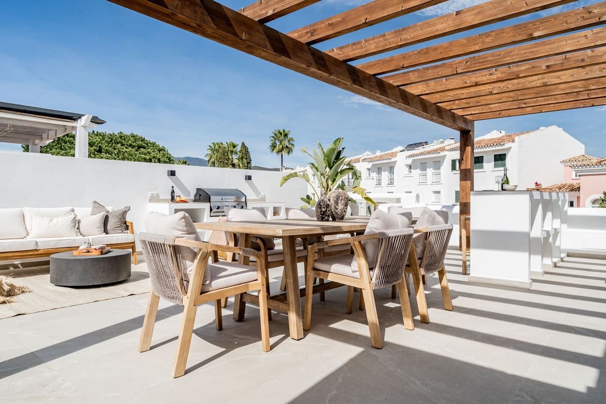 2 soveværelse Penthouse til salg i La Quinta med swimmingpool garage - € 640.000 (Ref: 7546174)