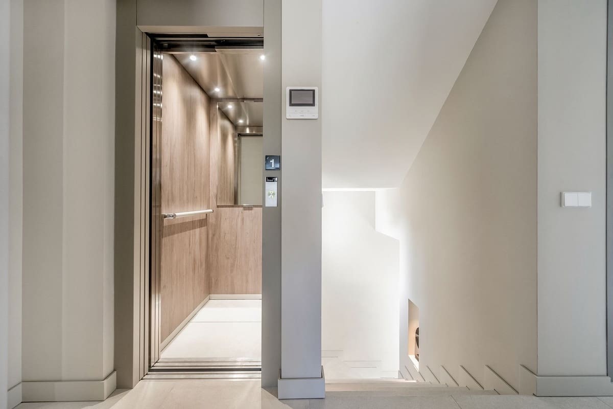 5 soveværelse Villa til salg i Nueva Andalucia med swimmingpool garage - € 4.100.000 (Ref: 7546176)