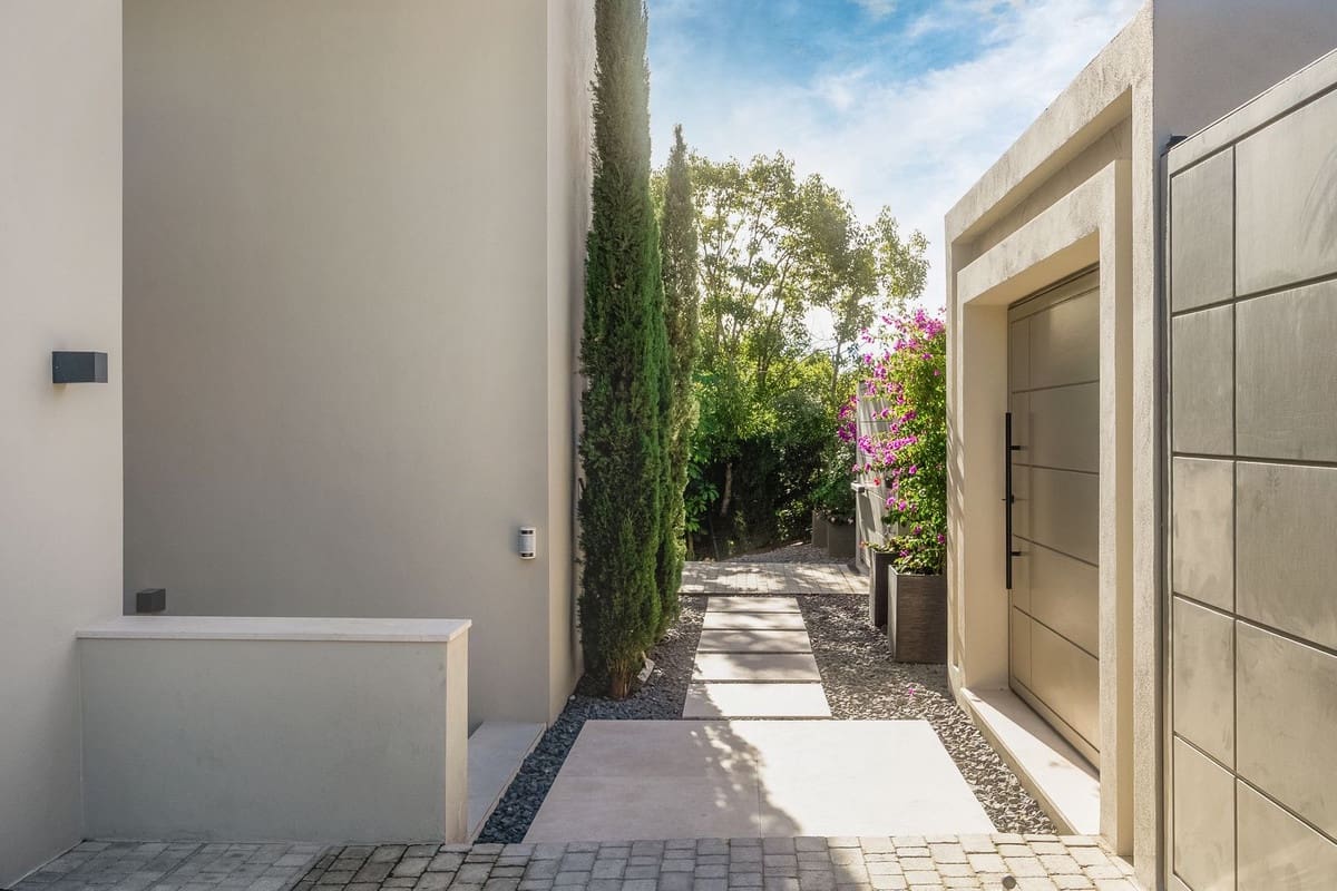 5 soveværelse Villa til salg i Nueva Andalucia med swimmingpool garage - € 4.100.000 (Ref: 7546176)