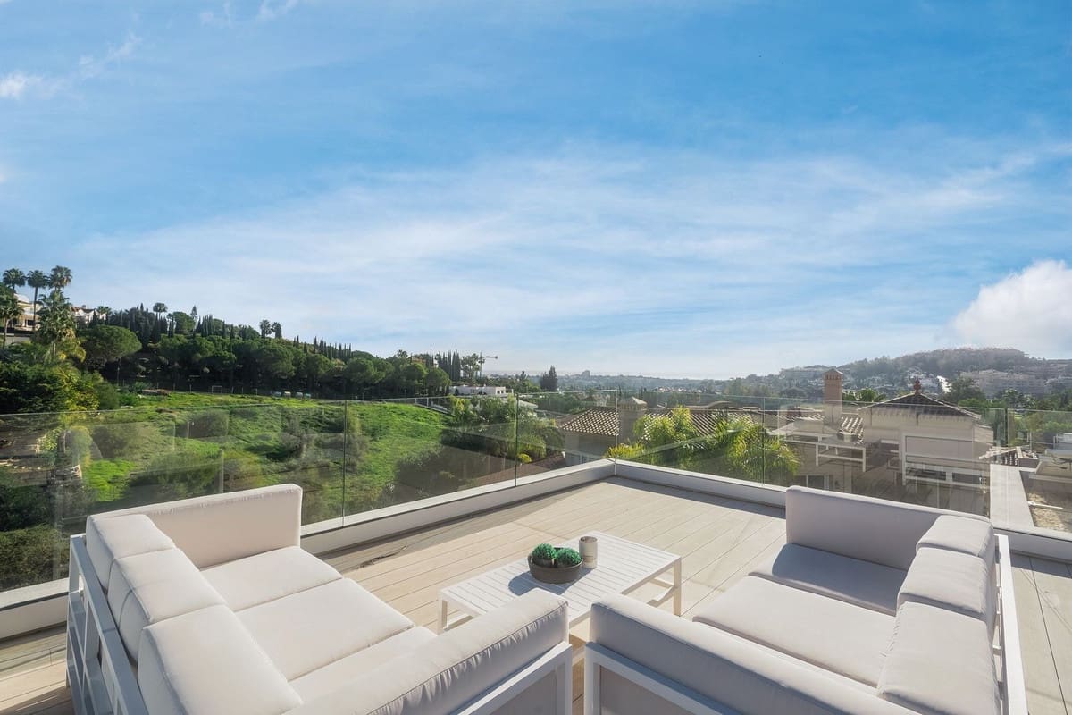 5 soverom Villa til salgs i Nueva Andalucia med svømmebasseng garasje - € 4 100 000 (Ref: 7546176)