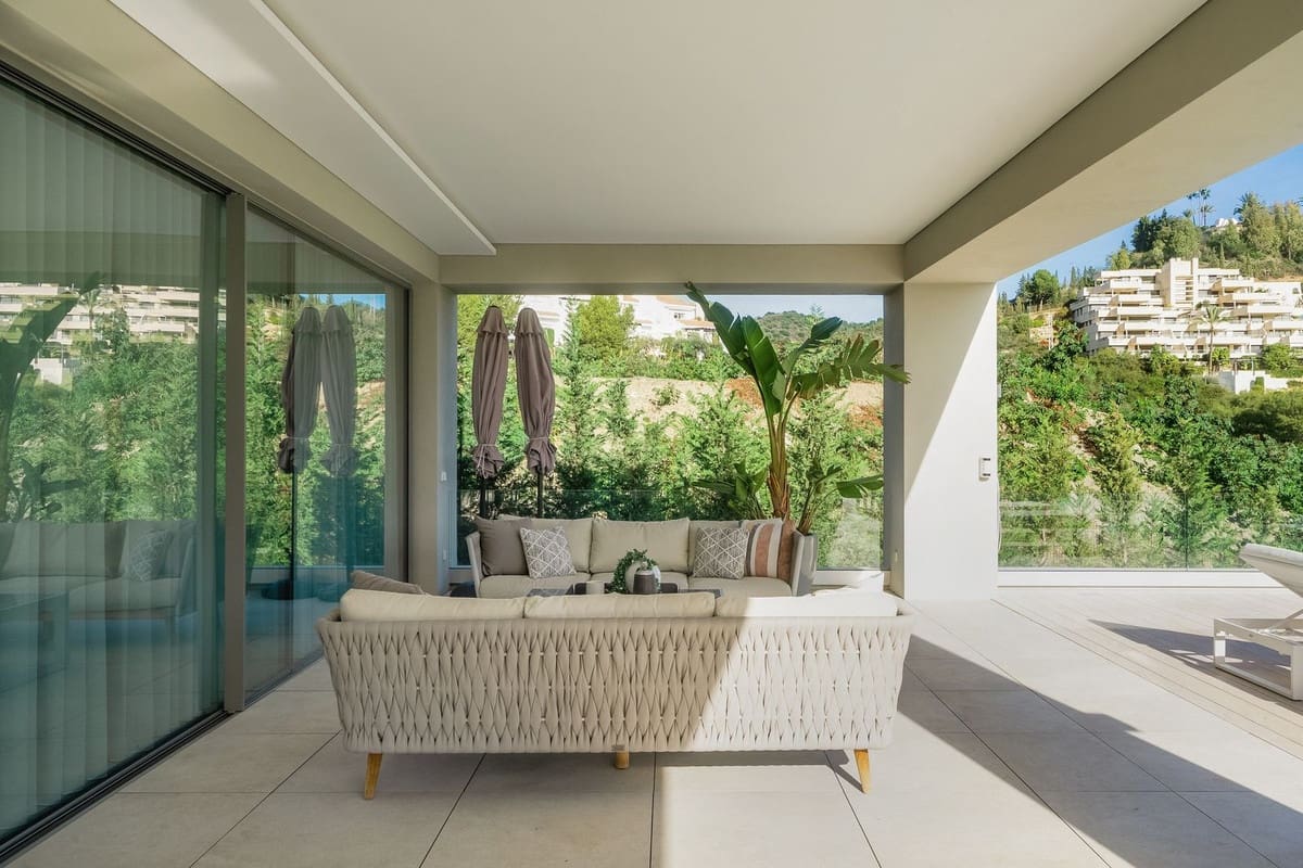 5 soverom Villa til salgs i Nueva Andalucia med svømmebasseng garasje - € 4 100 000 (Ref: 7546176)