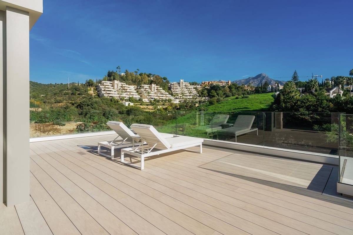 5 soverom Villa til salgs i Nueva Andalucia med svømmebasseng garasje - € 4 100 000 (Ref: 7546176)