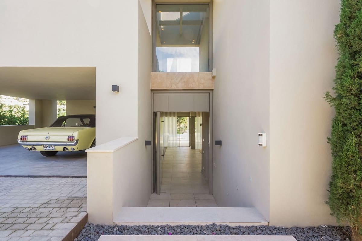5 soverom Villa til salgs i Nueva Andalucia med svømmebasseng garasje - € 4 100 000 (Ref: 7546176)