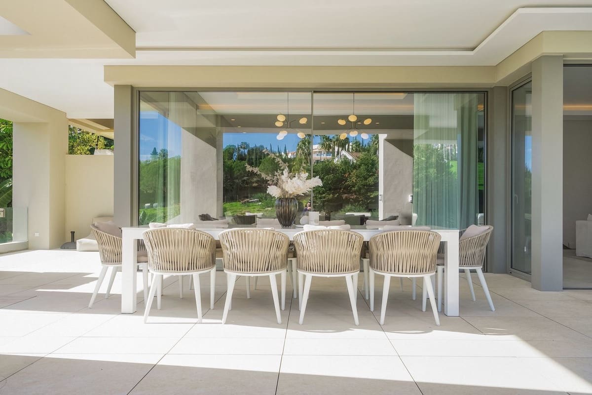 5 soverom Villa til salgs i Nueva Andalucia med svømmebasseng garasje - € 4 100 000 (Ref: 7546176)