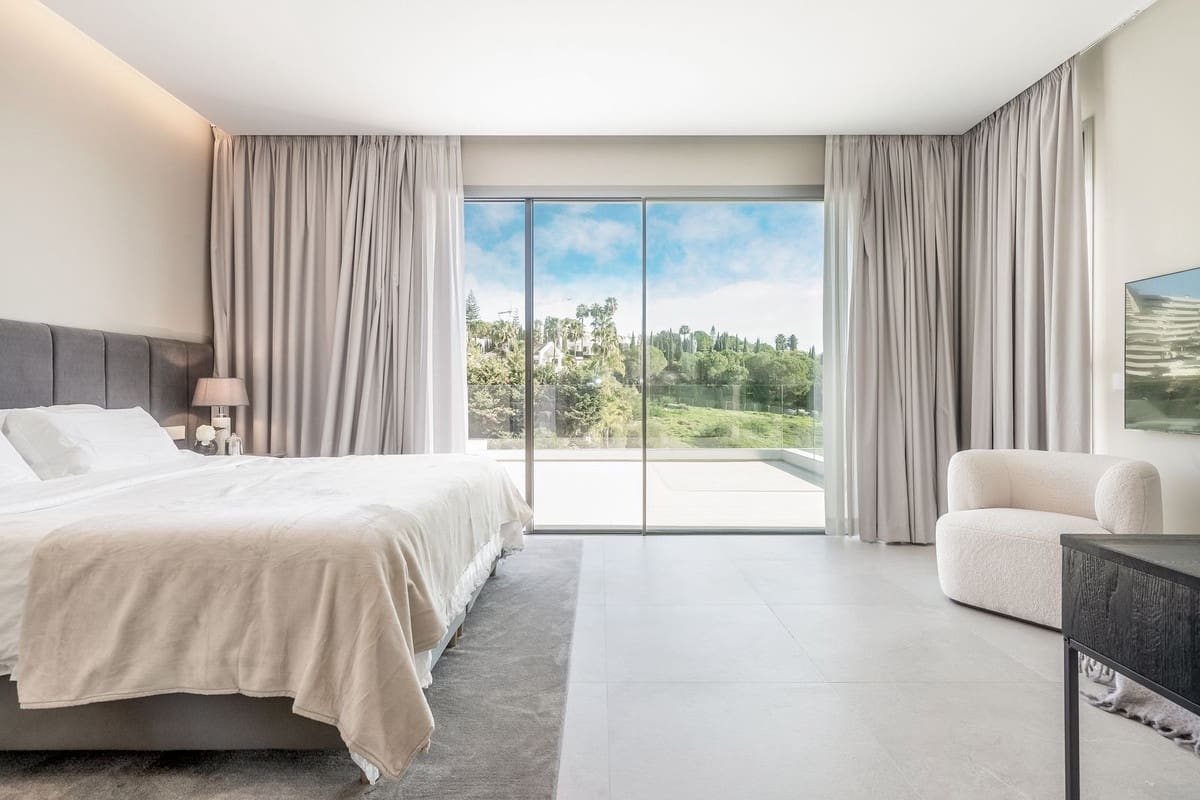 5 soverom Villa til salgs i Nueva Andalucia med svømmebasseng garasje - € 4 100 000 (Ref: 7546176)