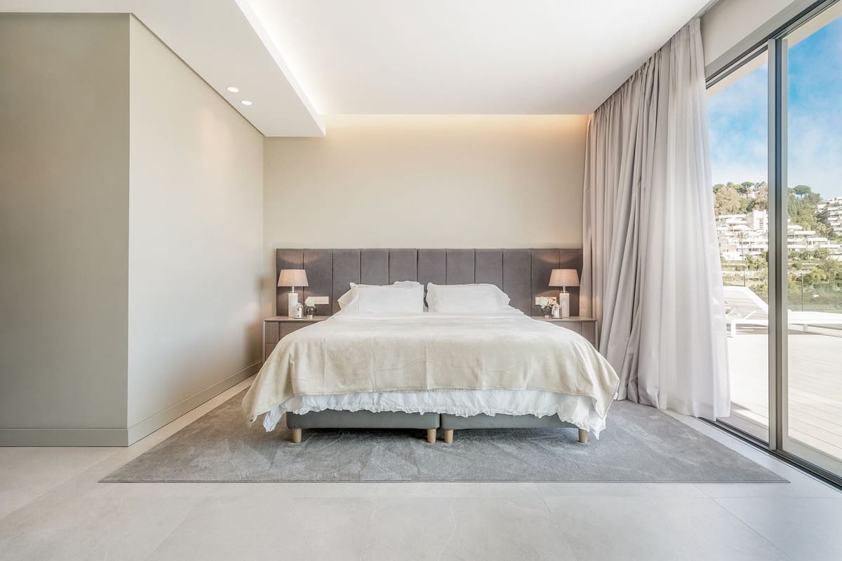 5 soverom Villa til salgs i Nueva Andalucia med svømmebasseng garasje - € 4 100 000 (Ref: 7546176)