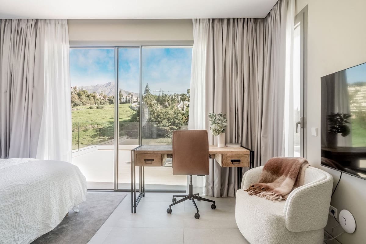 5 soverom Villa til salgs i Nueva Andalucia med svømmebasseng garasje - € 4 100 000 (Ref: 7546176)