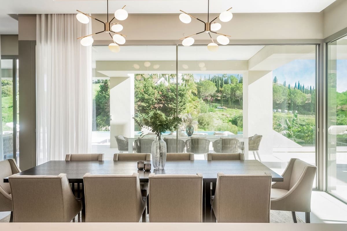 5 soverom Villa til salgs i Nueva Andalucia med svømmebasseng garasje - € 4 100 000 (Ref: 7546176)