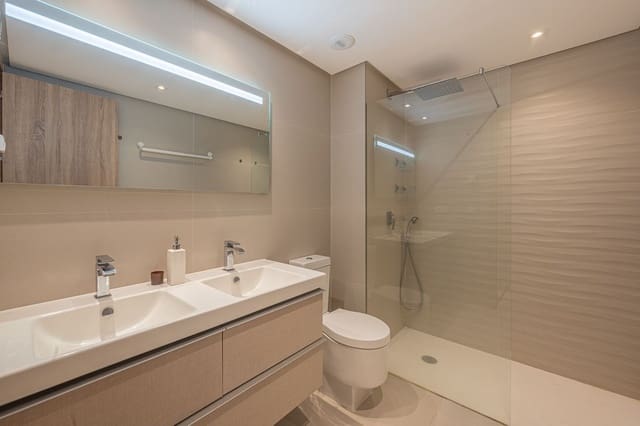 3 chambre Appartement à vendre à La Quinta, Benahavís avec piscine garage - 685 000 € (Ref: 7546178)